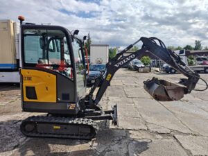 Volvo EC18E 2024r. 690mth + przyczepka WIOLA