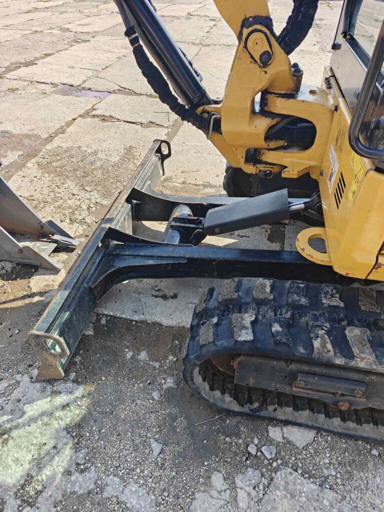 Caterpillar 302.7 2023r
