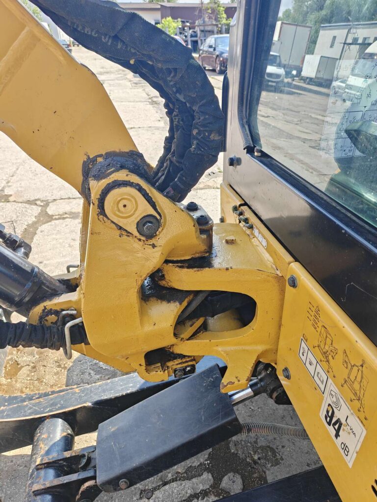 Caterpillar 302.7 2023r