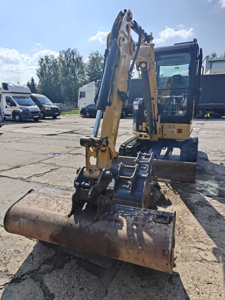Caterpillar 302.7 2023r