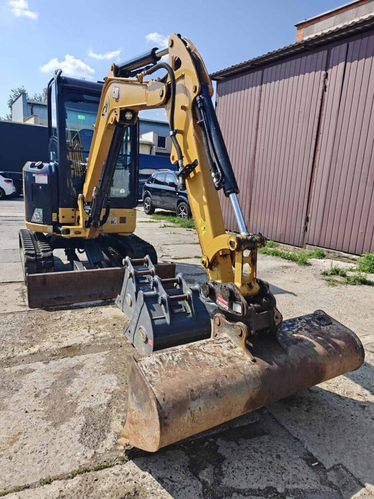 Caterpillar 302.7 2023r