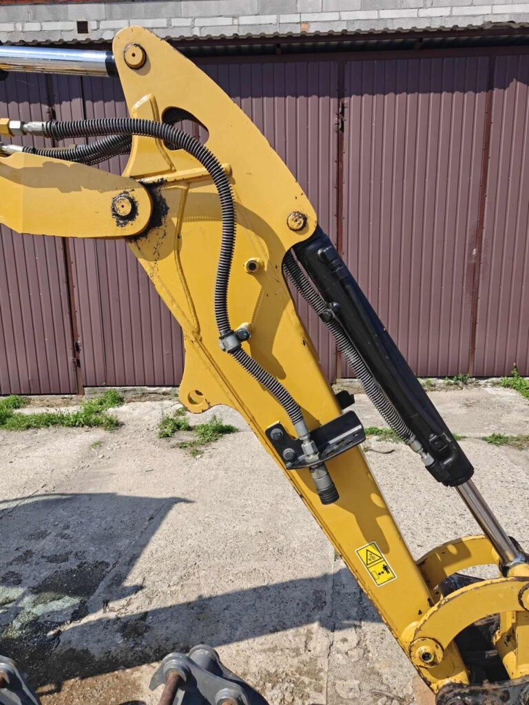 Caterpillar 302.7 2023r